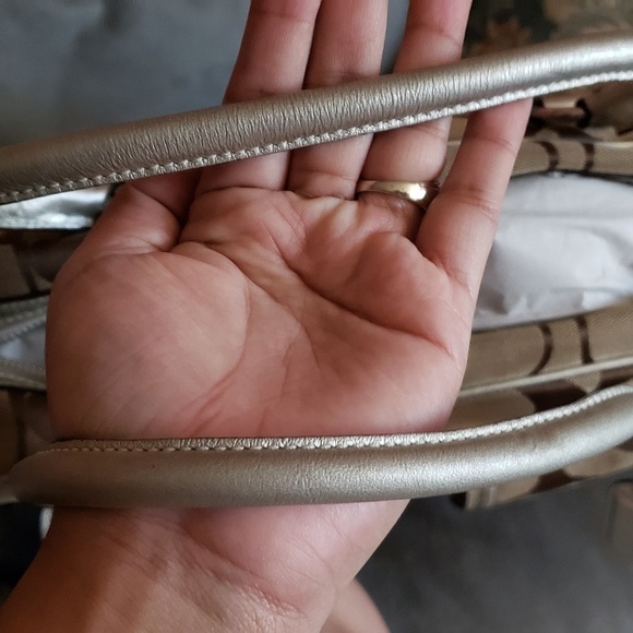 Coach hand bag - Picture 3 of 8